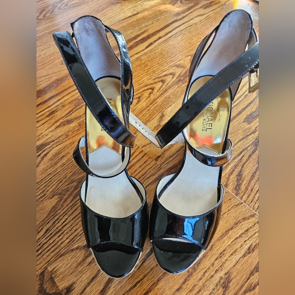 💜MICHAEL KORS Black Patent Leather Sandal Wedge w Peekaboo Toe Ankle Straps - Picture 5 of 12
